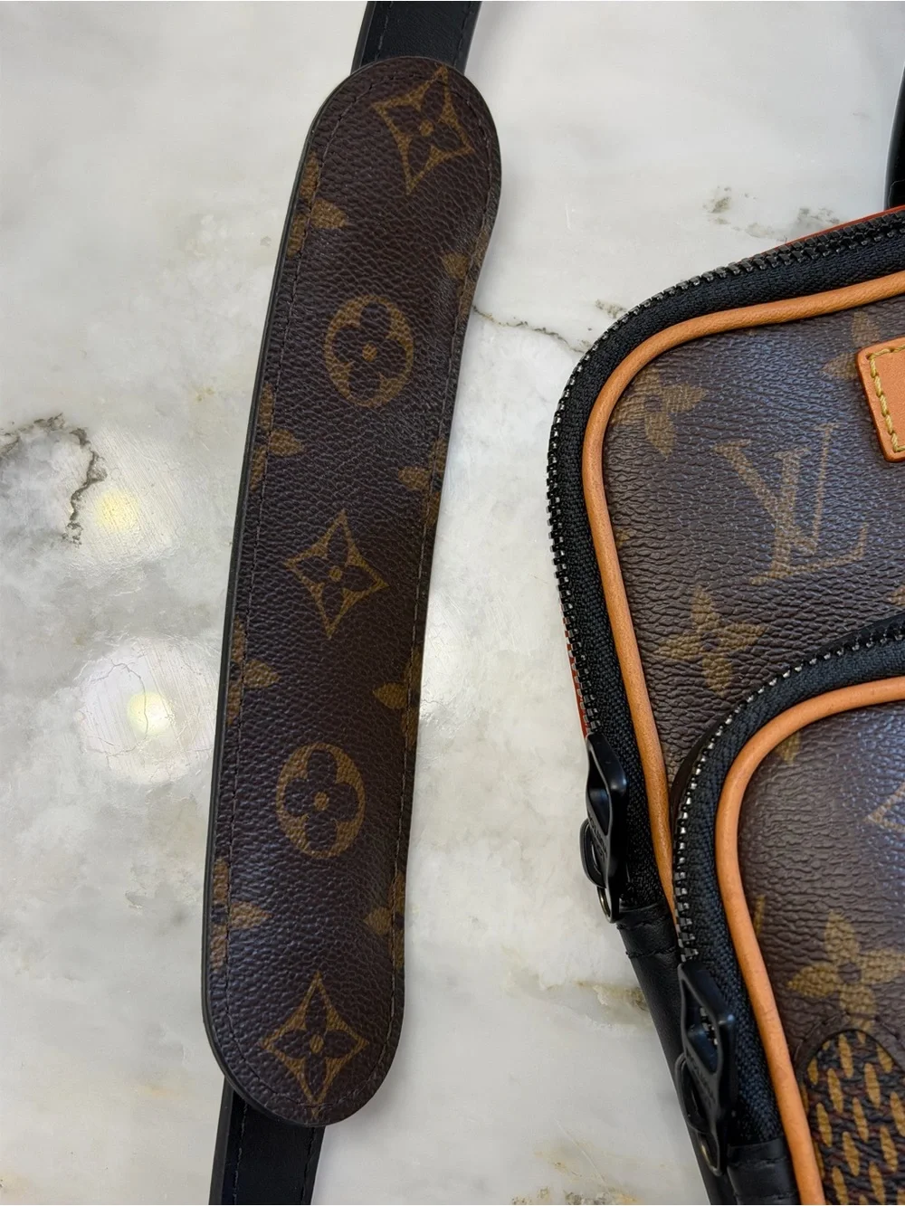 Louis Vuitton compact louis
